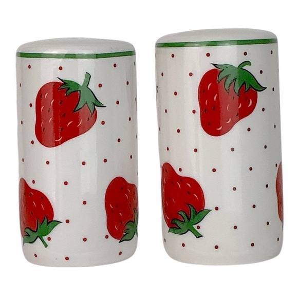 Vintage Strawberry Print Salt and Pepper Shakers Ceramic Set Collectible 1970’s - Picture 7 of 16